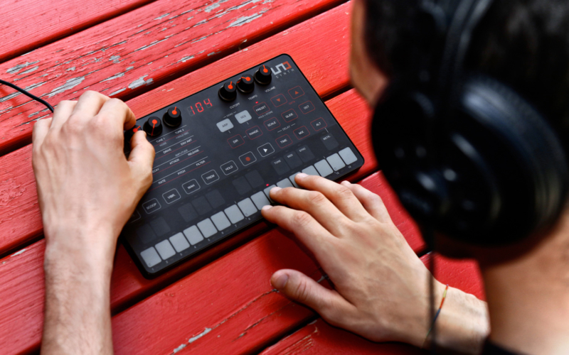 IK Multimedia Synth